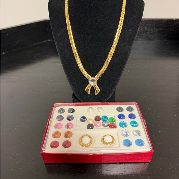 Joan Rivers interchangeable gold necklace with matching stud earrings - Picture 7 of 7